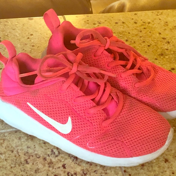 Nike Other - Nike Tanjun Girls Nike Other - Nike Tanjun Girls